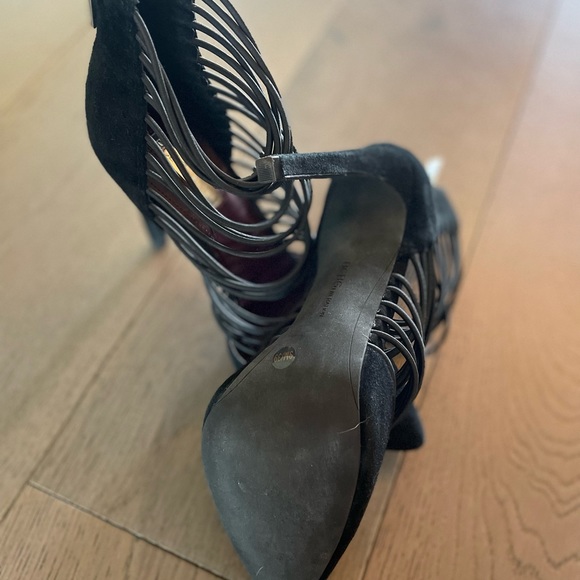Black BCBG strappy heels. Size 9. - Picture 3 of 6
